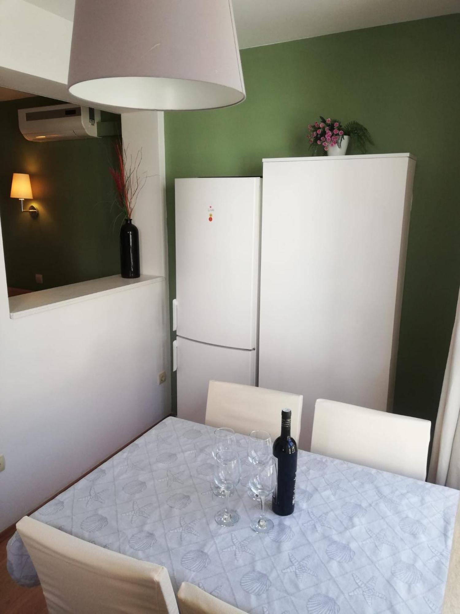 Apartmani Mistral Makarska Rum bild